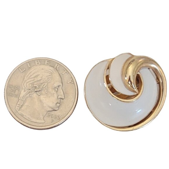 Trifari Crown Over T Gold Tone White Enamel Swirl Clip On Earrings, Signed K348 - Picture 7 of 9